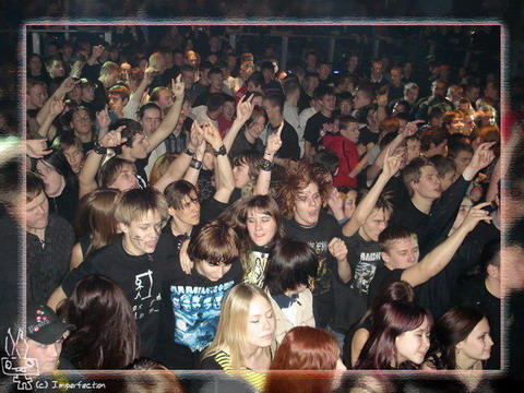 001 xe-none crowd